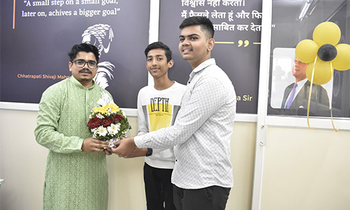 Students working on live digital marketing projects Pune